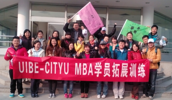 中美MBA拓展训练集体合影