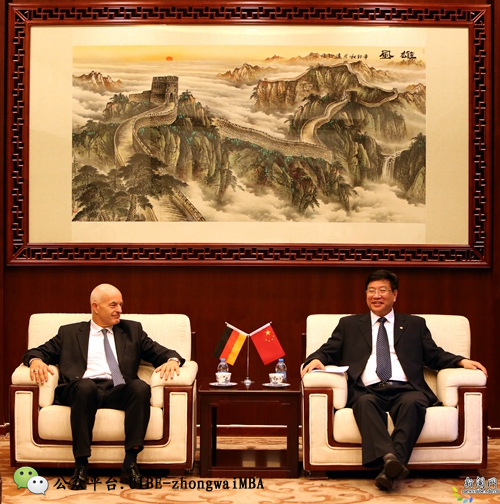 宝马(中国)集团与对外经济贸易大学签署战略合作协议
