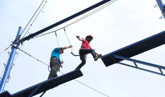 2016�����EMBA��չѵ���Ʊ���Ƭ