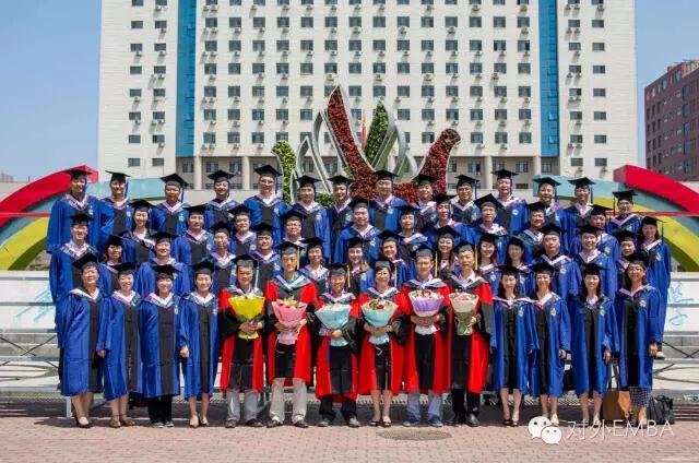 对外EMBA37、38、39、40班毕业生和导师合影