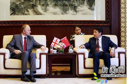 格鲁吉亚国际黑海大学与贸大校长就签署“格鲁吉亚研究中心”亲切会谈