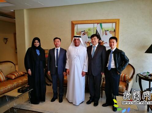 谢赫苏欧德·卡西米酋长在王宫会见代表团一行