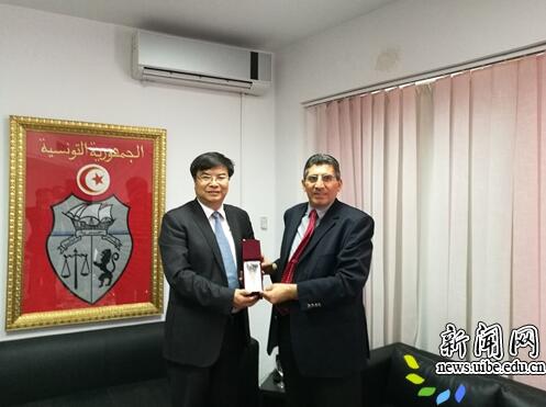 贸大赵忠秀副校长与迦太基大学校长拉斯德(右)会晤