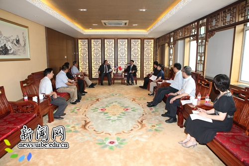 贸大蒋庆哲书记会见北美高等教育协会主席乔吉汉一行