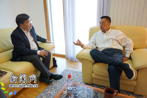 中国常驻世界贸易组织代表团特命全权大使张向晨会见我校代表团